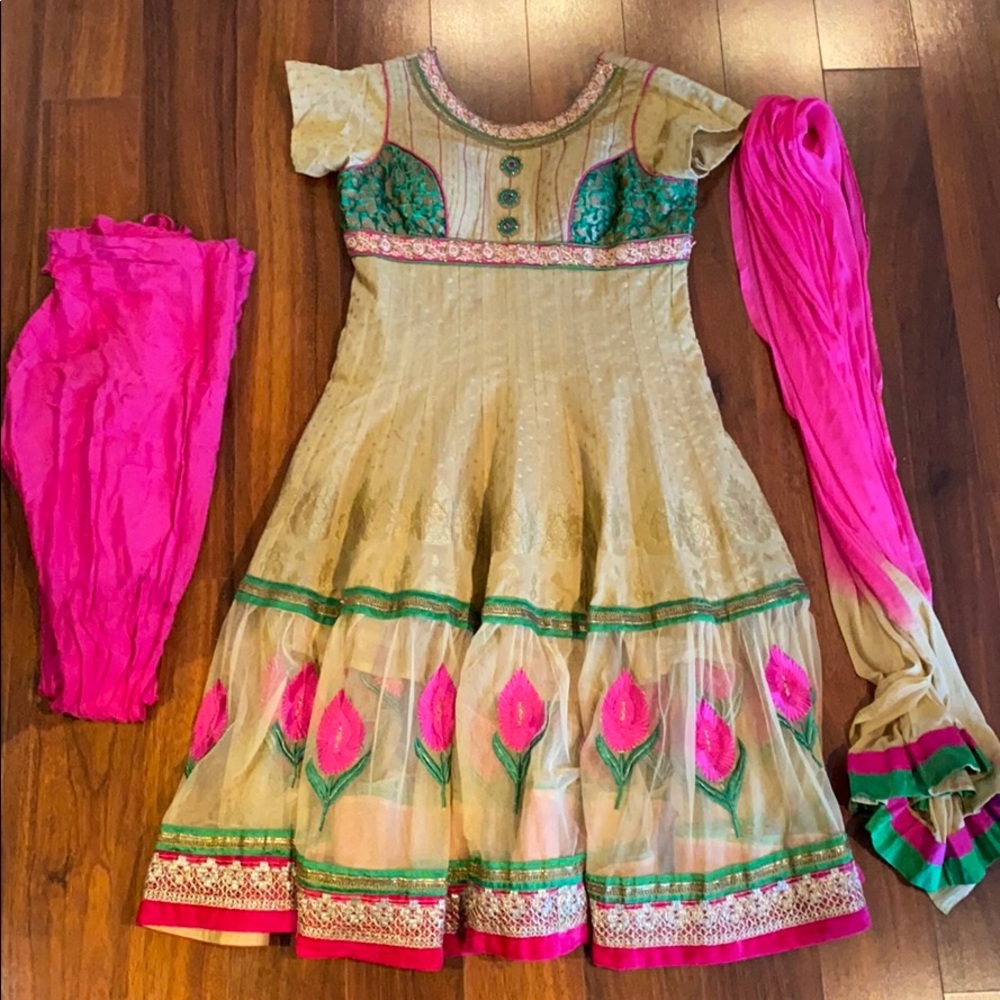 Salwar Kameez (Indian outfit)